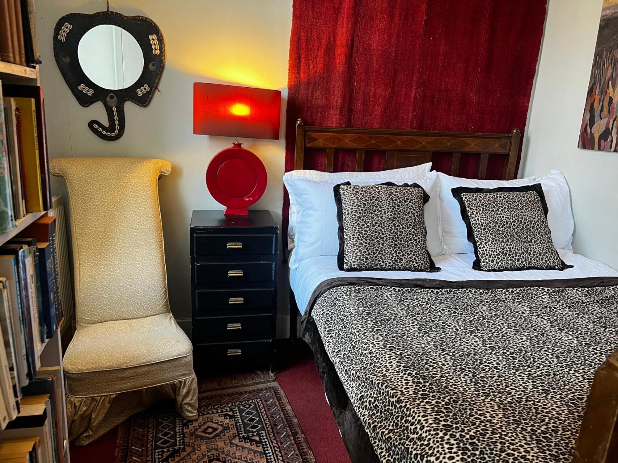 Central Apartment With Parking, Original Art And Antiques EDI Buitenkant foto