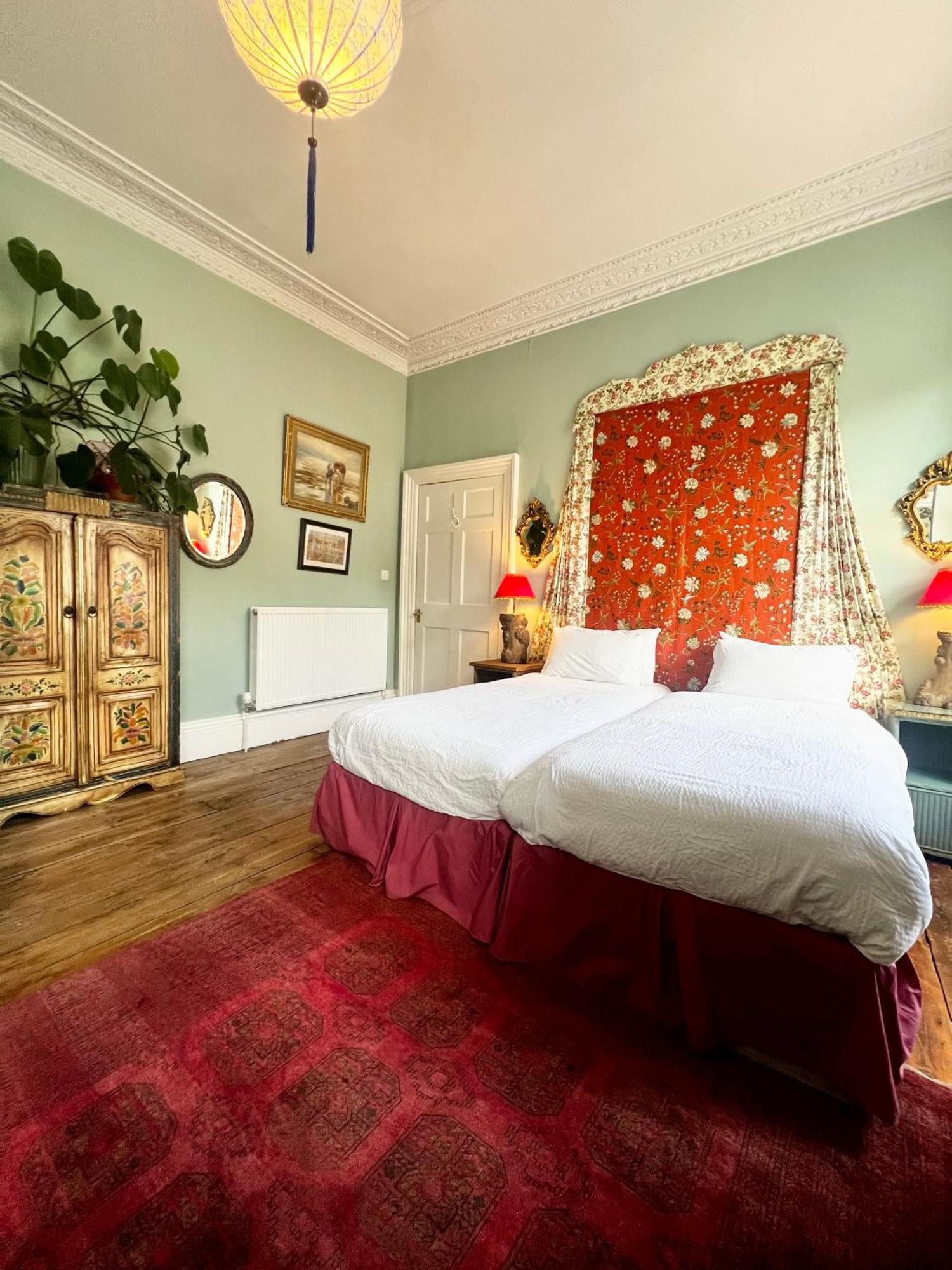 Central Apartment With Parking, Original Art And Antiques EDI Buitenkant foto
