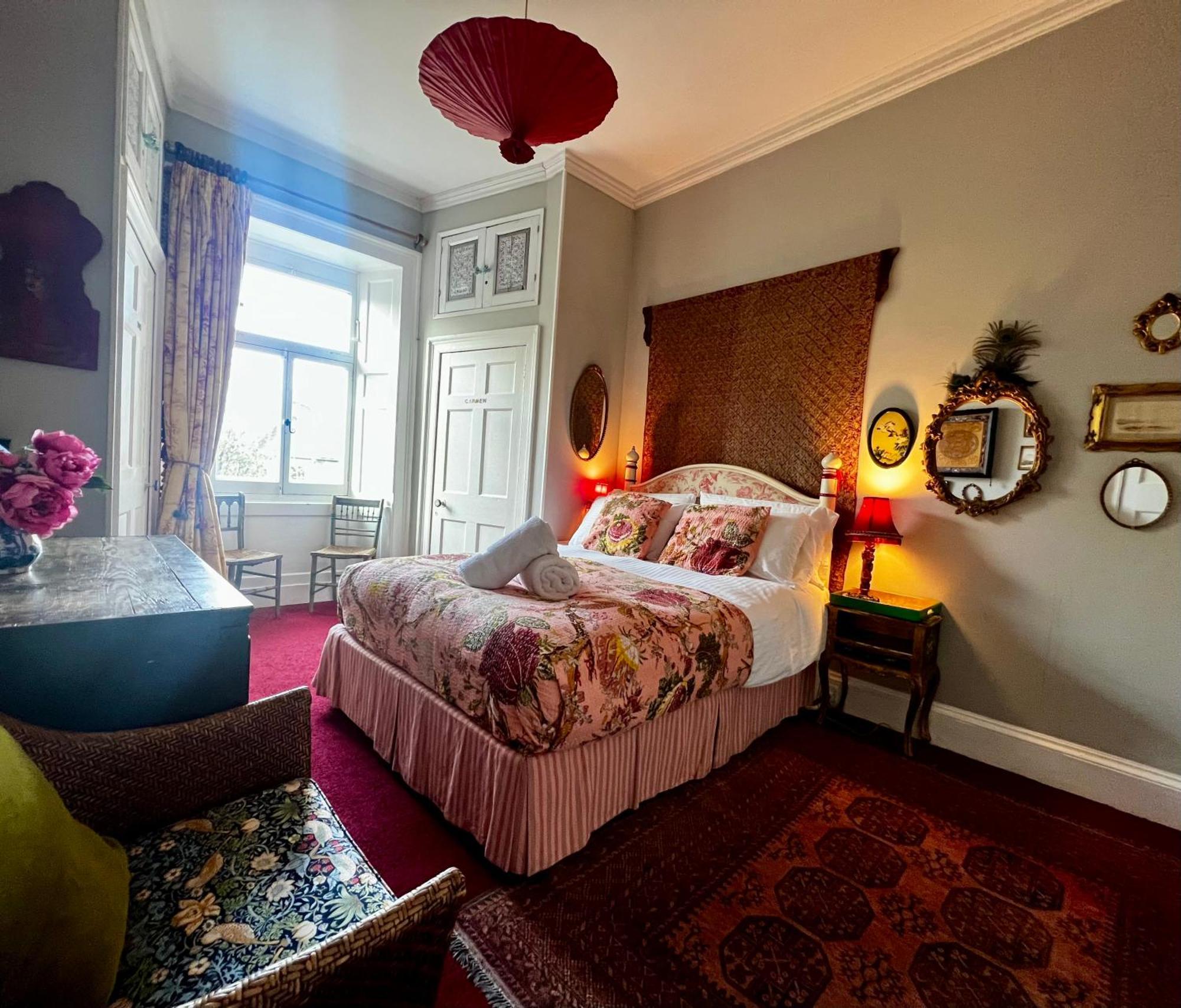 Central Apartment With Parking, Original Art And Antiques EDI Buitenkant foto
