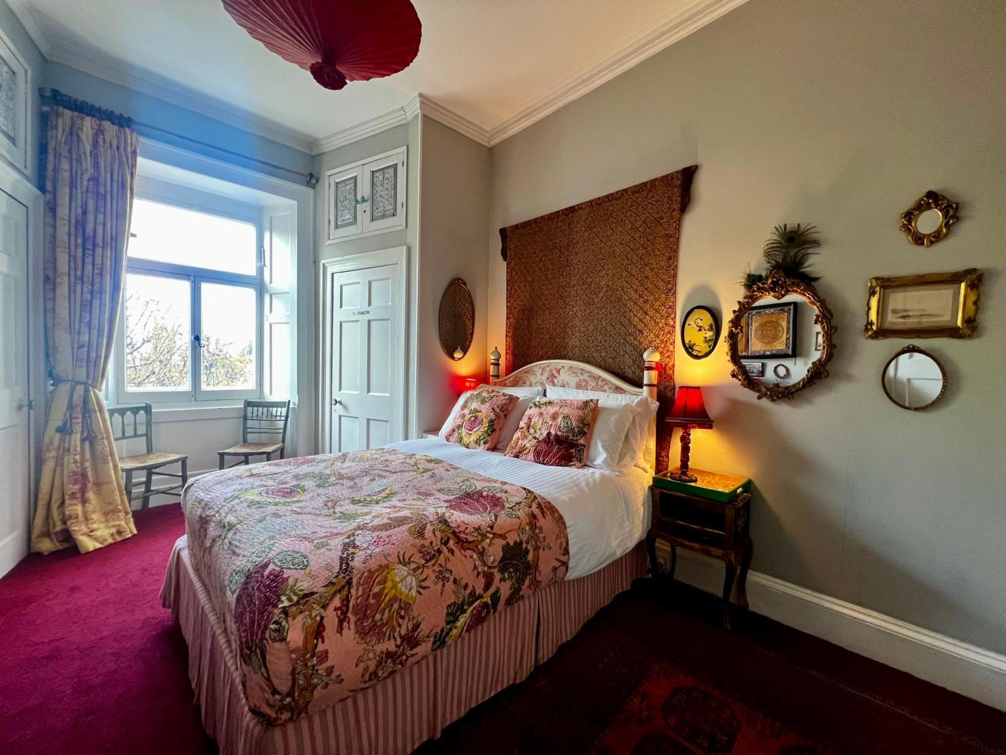 Central Apartment With Parking, Original Art And Antiques EDI Buitenkant foto