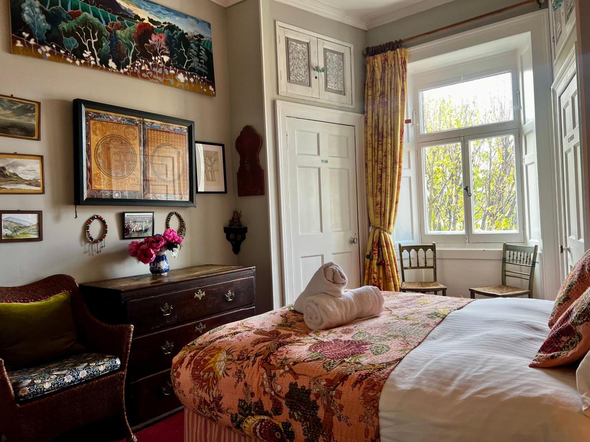 Central Apartment With Parking, Original Art And Antiques EDI Buitenkant foto