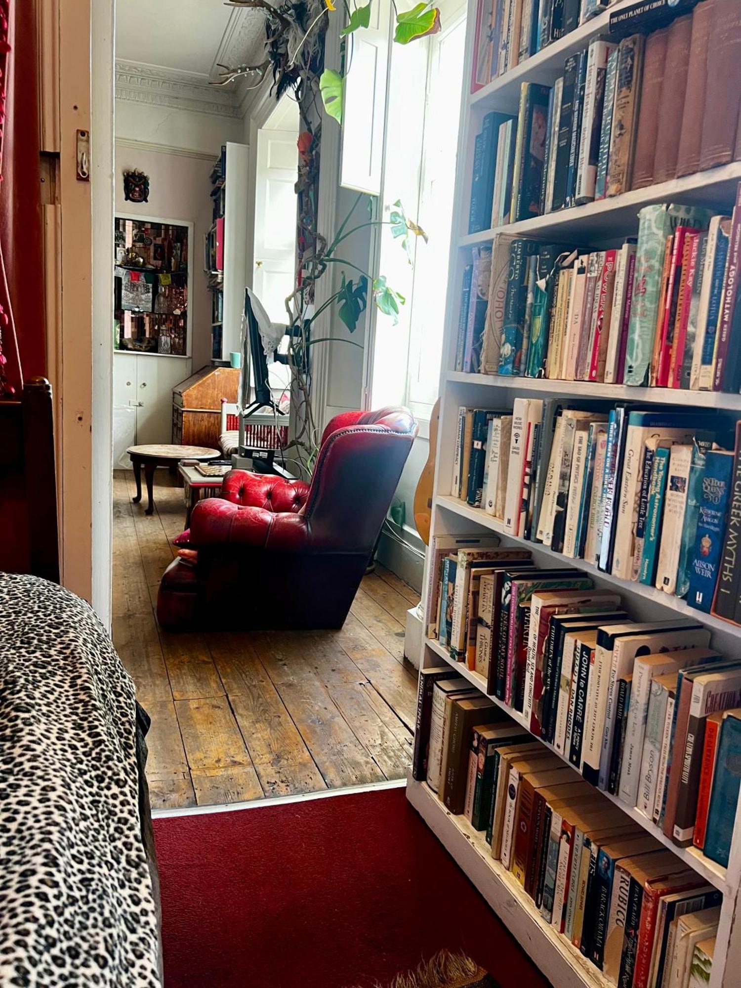 Central Apartment With Parking, Original Art And Antiques EDI Buitenkant foto