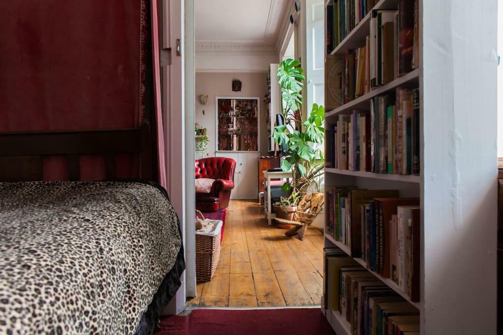 Central Apartment With Parking, Original Art And Antiques EDI Buitenkant foto