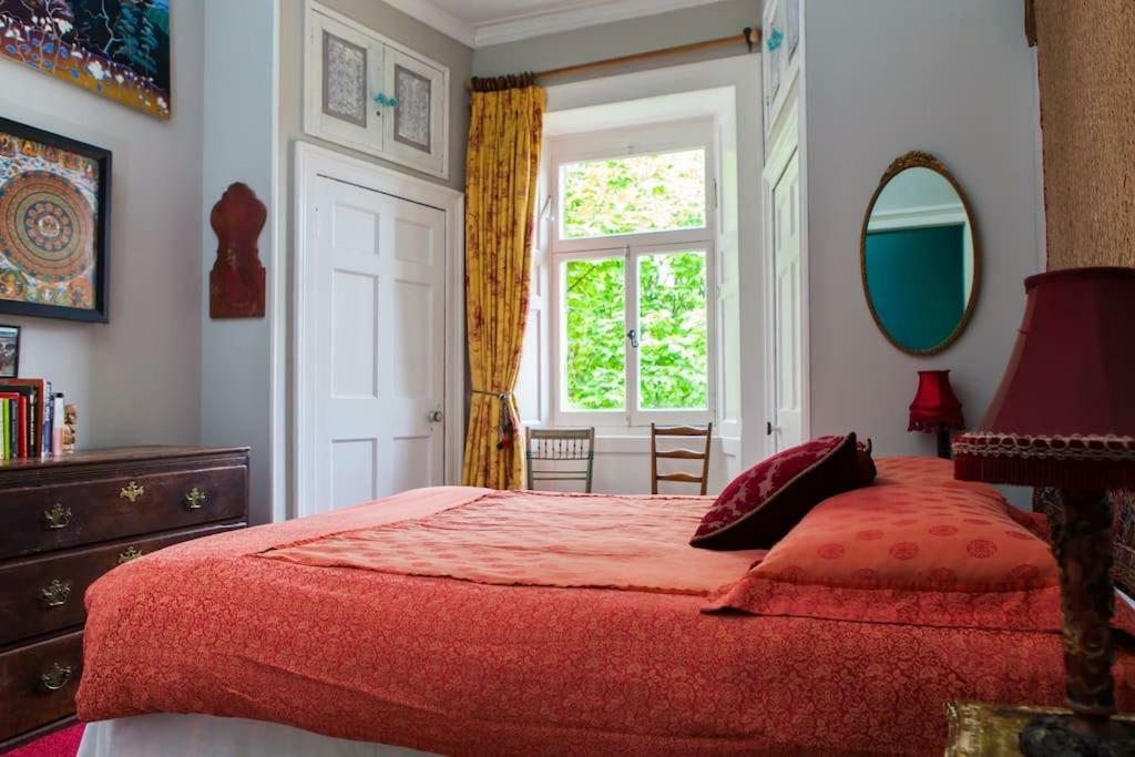 Central Apartment With Parking, Original Art And Antiques EDI Buitenkant foto