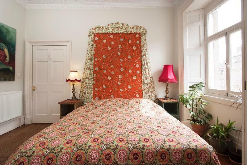 Central Apartment With Parking, Original Art And Antiques EDI Buitenkant foto