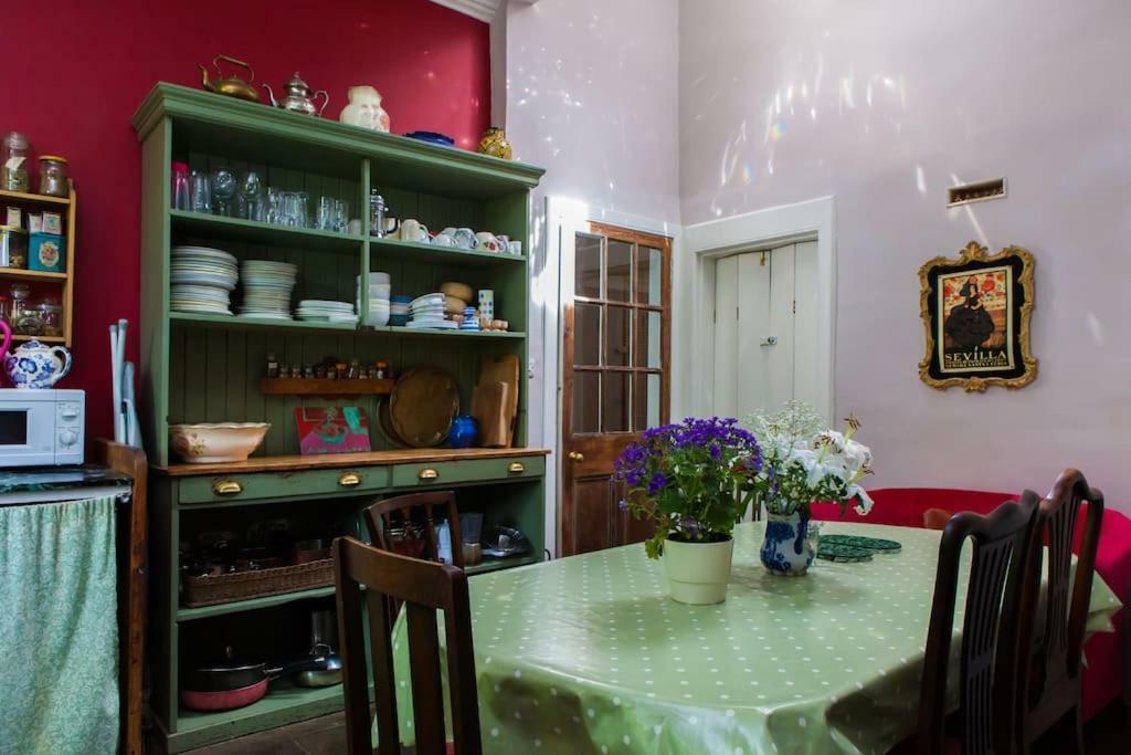 Central Apartment With Parking, Original Art And Antiques EDI Buitenkant foto